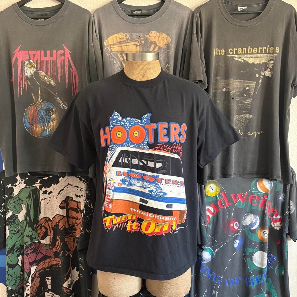 Vintage 1990s Nascar Loy Allen Hooters Racing Turn It On T-shirt